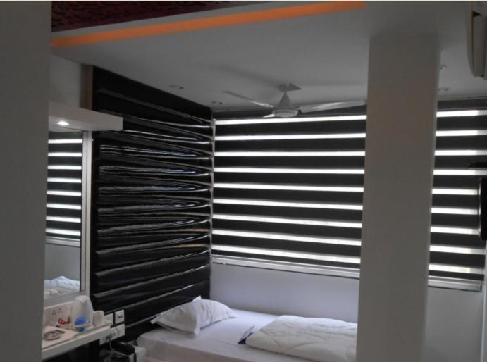 Hiland Inn Kolkata Bagian luar foto