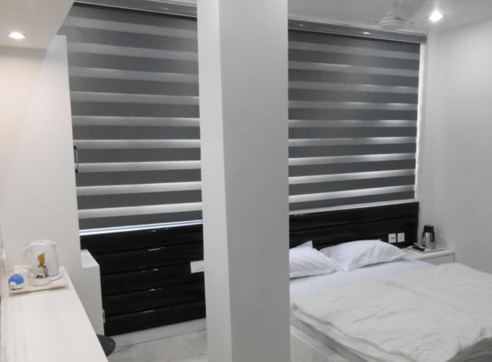 Hiland Inn Kolkata Bagian luar foto