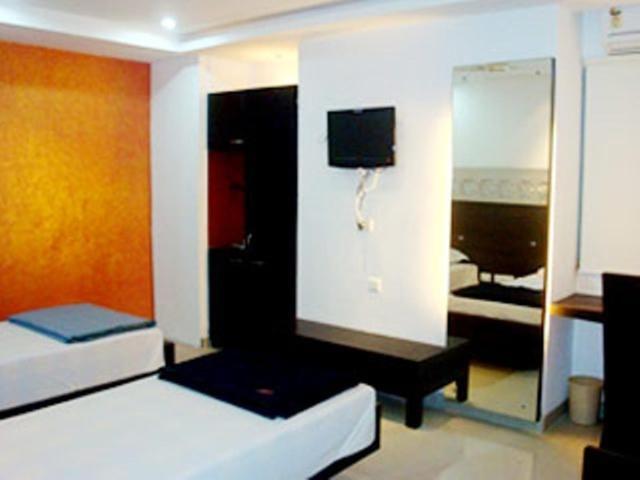 Hiland Inn Kolkata Bagian luar foto