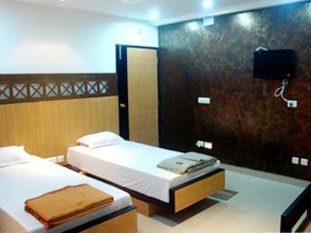 Hiland Inn Kolkata Bagian luar foto