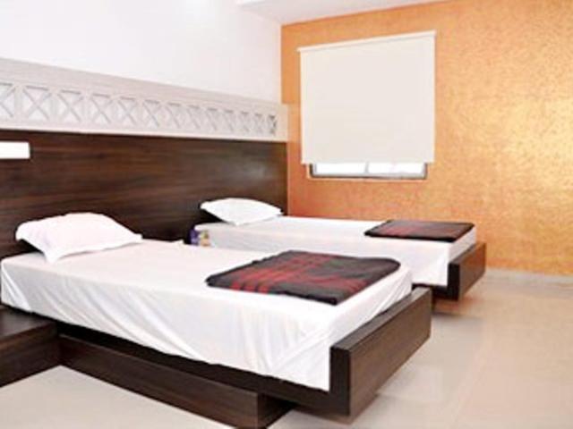 Hiland Inn Kolkata Bagian luar foto