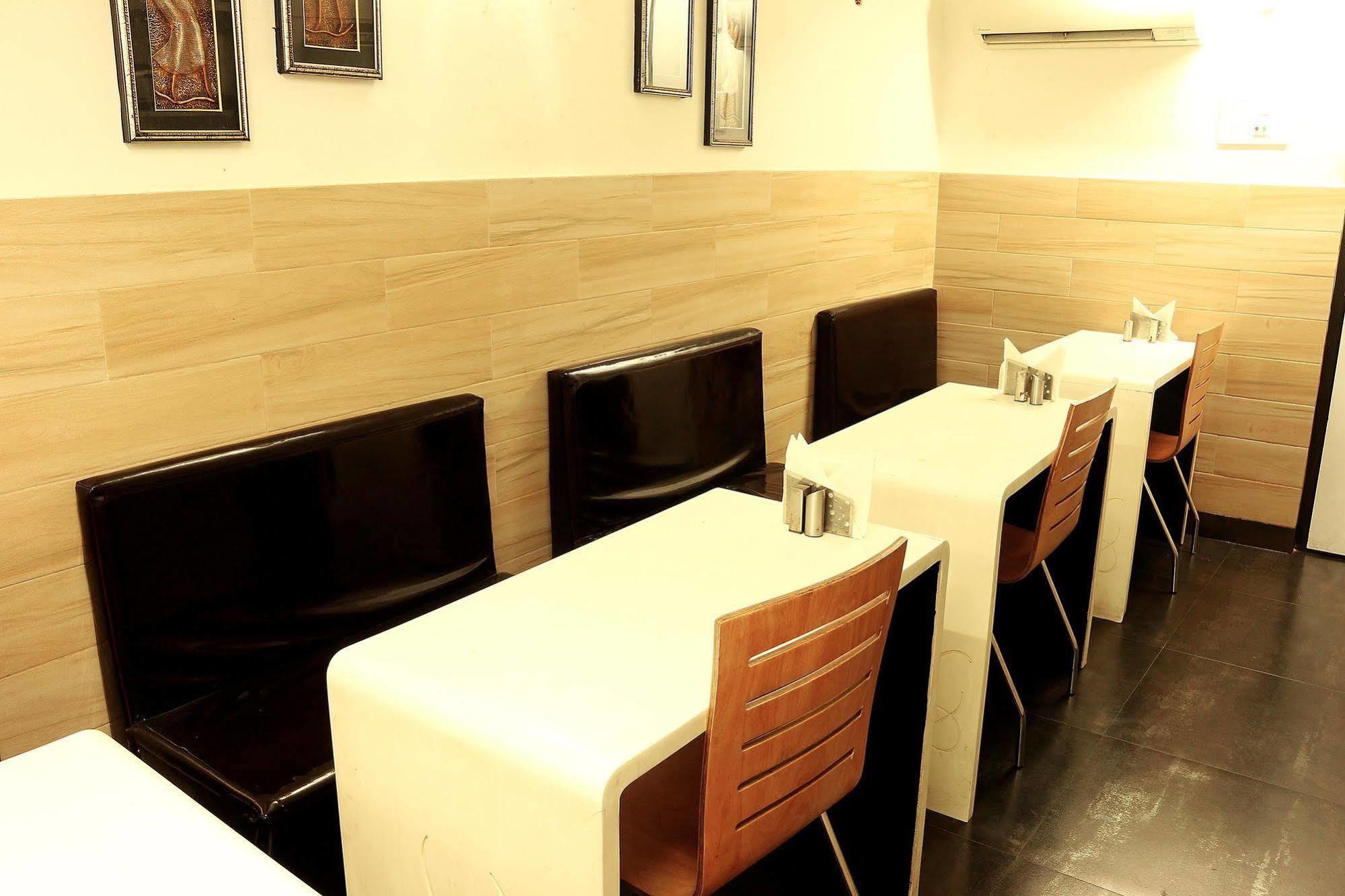 Hiland Inn Kolkata Bagian luar foto