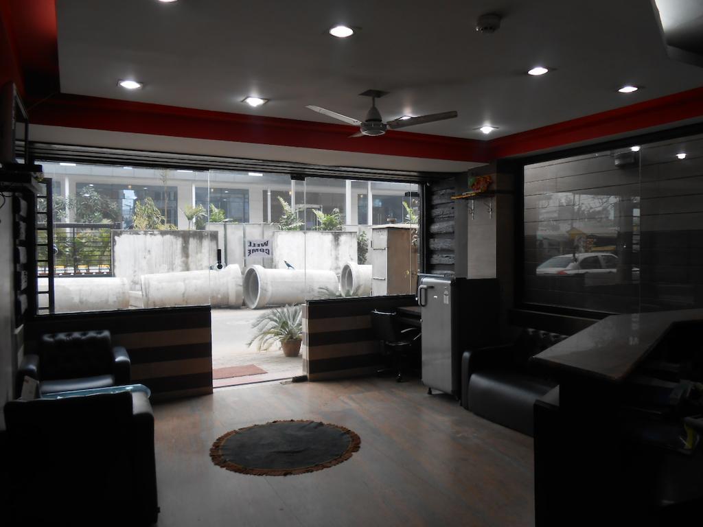 Hiland Inn Kolkata Bagian luar foto