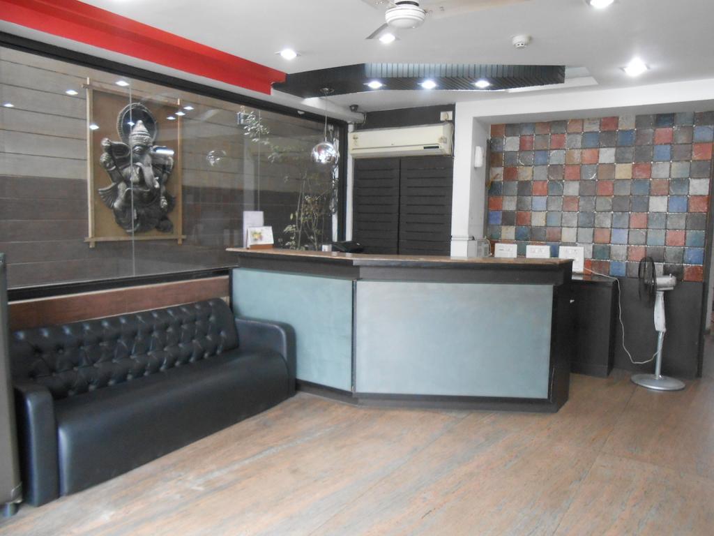 Hiland Inn Kolkata Bagian luar foto