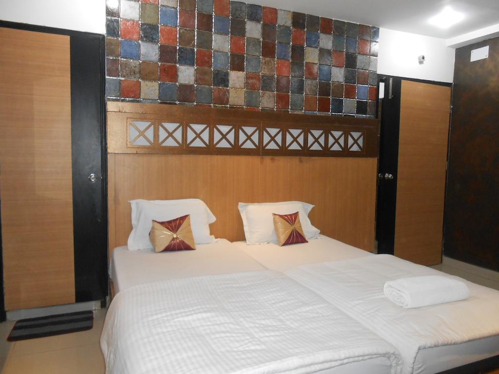 Hiland Inn Kolkata Bagian luar foto