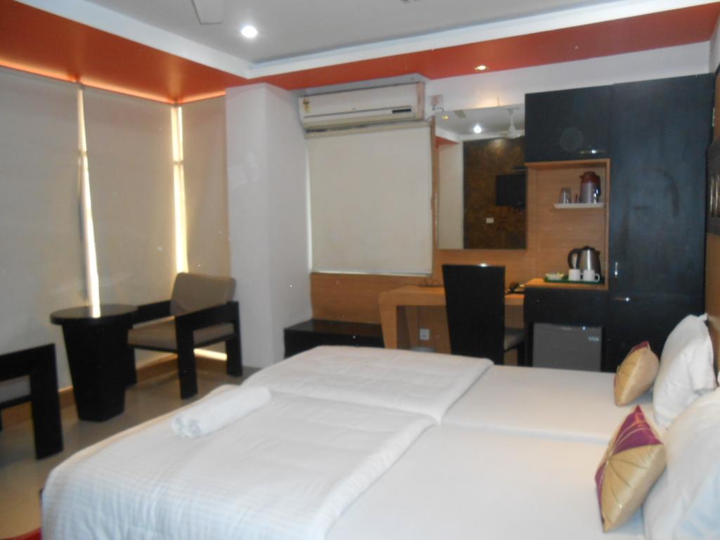 Hiland Inn Kolkata Bagian luar foto