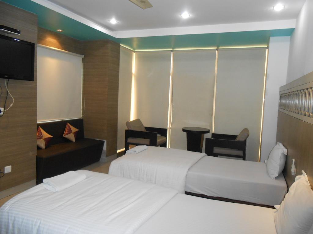 Hiland Inn Kolkata Bagian luar foto