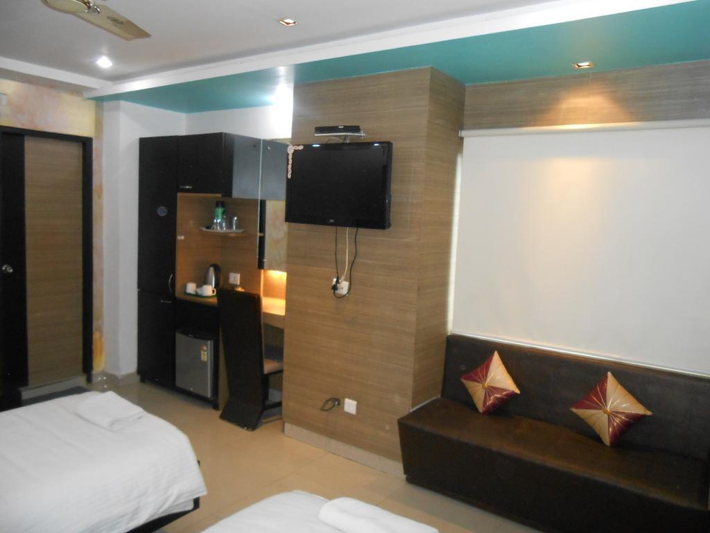 Hiland Inn Kolkata Bagian luar foto