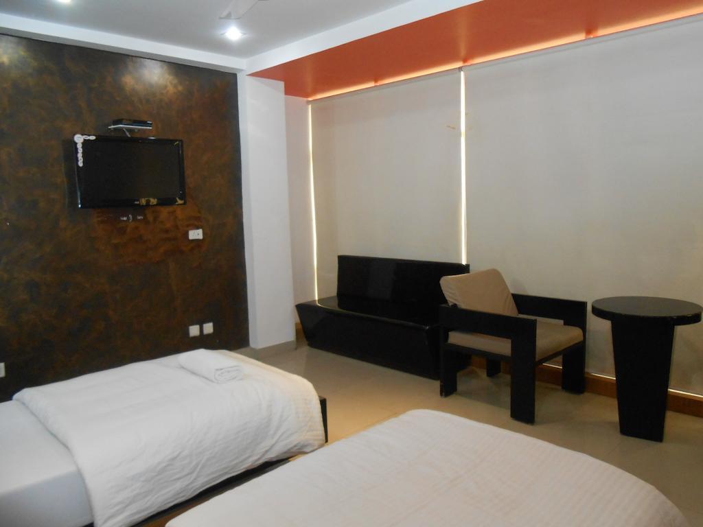 Hiland Inn Kolkata Bagian luar foto